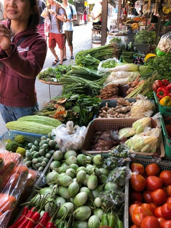 Visite d’un marché pour découvrir les légumes et fruits du pays