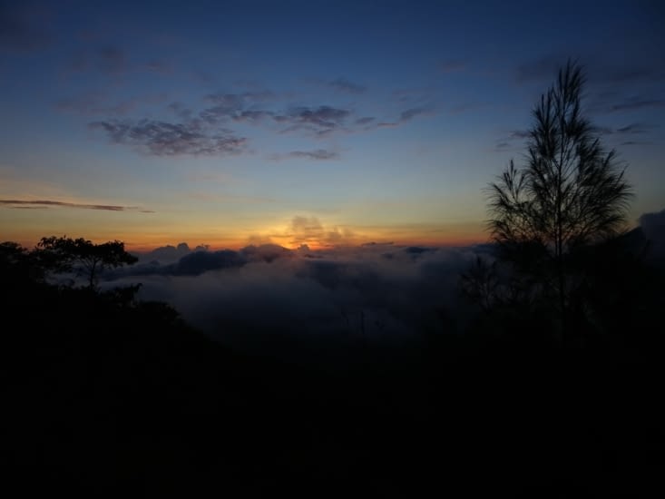 Lever de soleil depuis le mont Batur...
