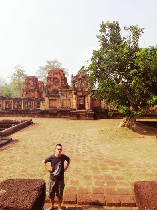 Temple khmer et pierre volcanique