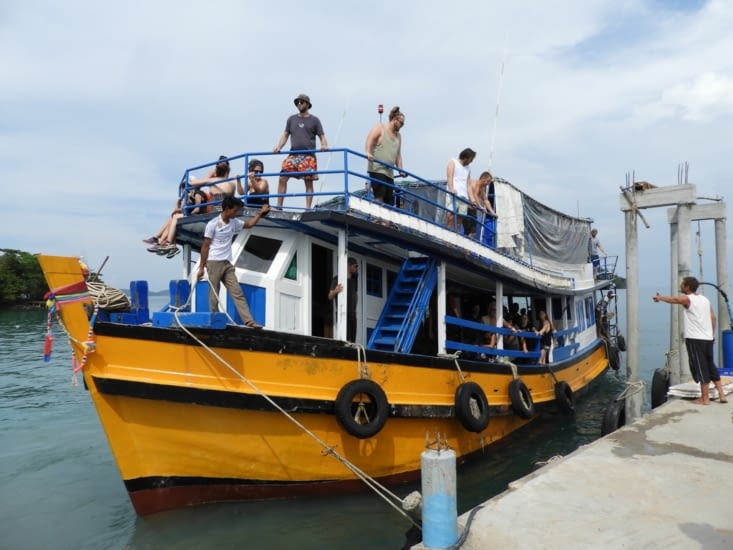 Transit en bateau pour une autre baie de l'île "Saracen Bay"
