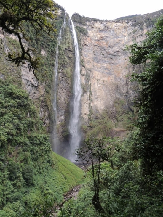 Nous voilà au pied d'une des chutes les plus hautes du Monde 700m  : Catarata de Gocta.