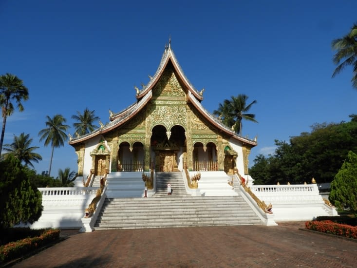 Le temple qui abrite le bouddha d'or dans l'enceinte du Royal Palace Muséum