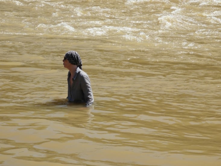 Comme il est agréable ce bain dans ce Mékong limpide?