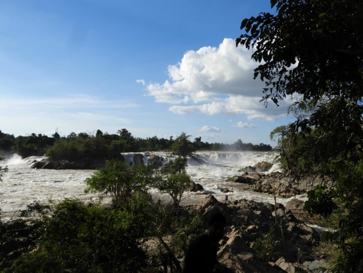 Phapheng Waterfalls la plus large d'Asie 1km pour seulement 15m de haut