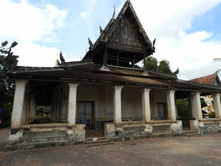 Cette pagode servi de prison à l'époque Khmers rouges