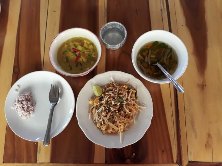 Curry jaune, pad thaï et soupe thaï