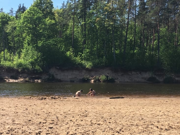 pause baignade dans la rivière