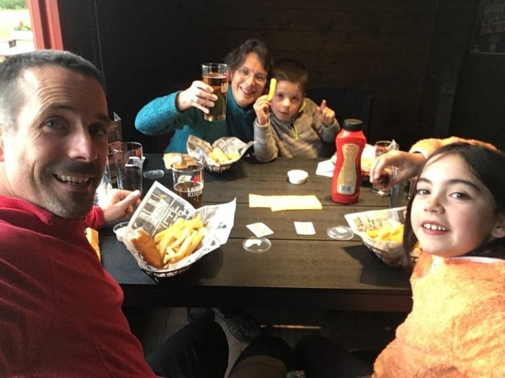 Après le sauna, soirée au restau bar à manger du fish and chips