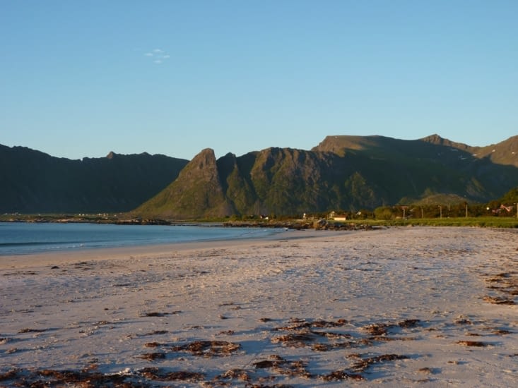 La vue avec la soleil de minuit