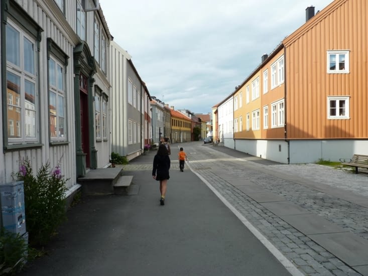 Une des rues désertes de Trondheim.