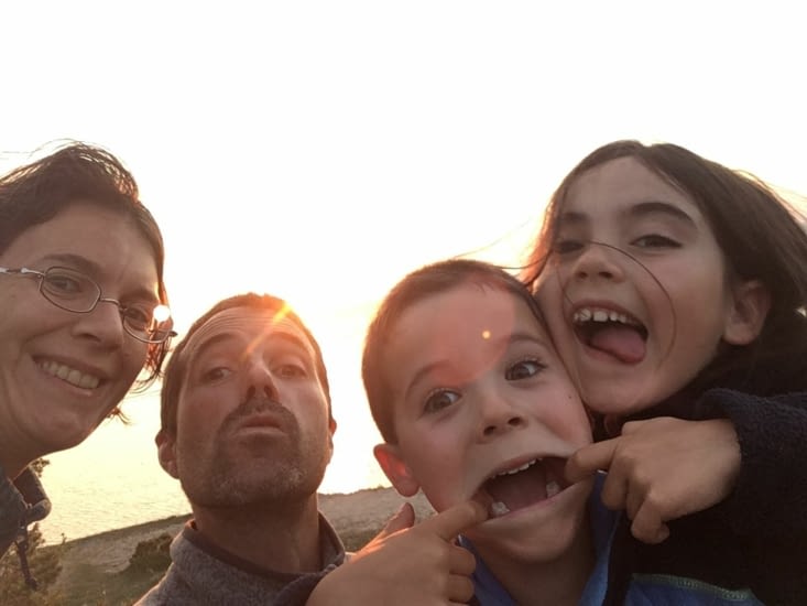 Un de nos premiers couchés de soleil et un moment en famille fort