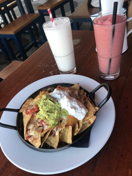 Nachos / milkshake