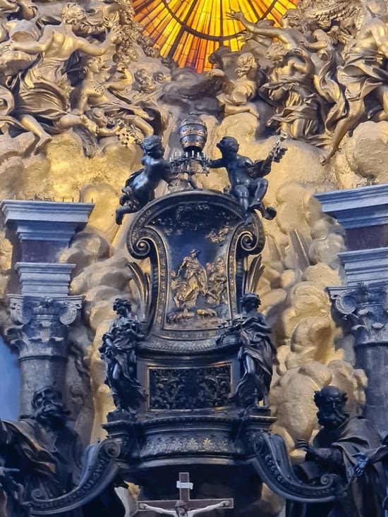 Le trône de St Pierre