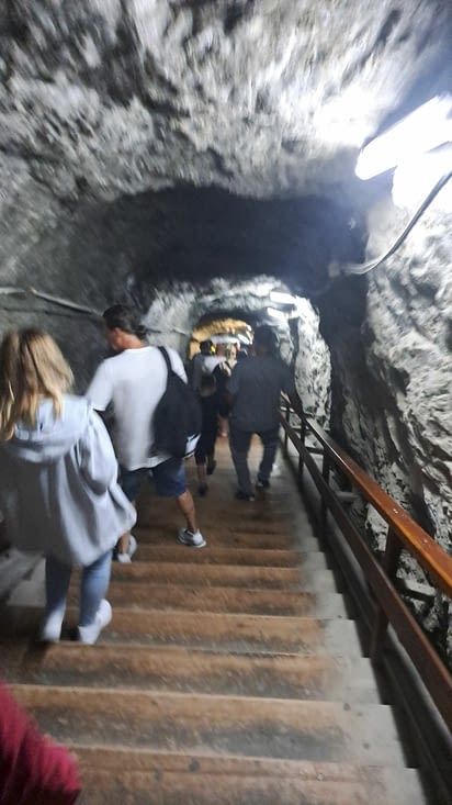Après le bus il reste 200 marches a descendre!