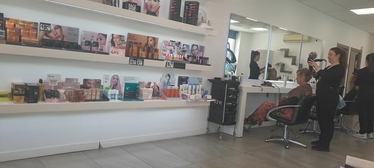 Monique chez le coiffeur