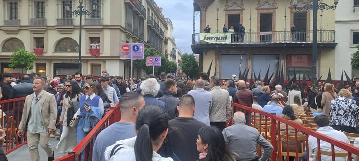 On traverse une autre procession