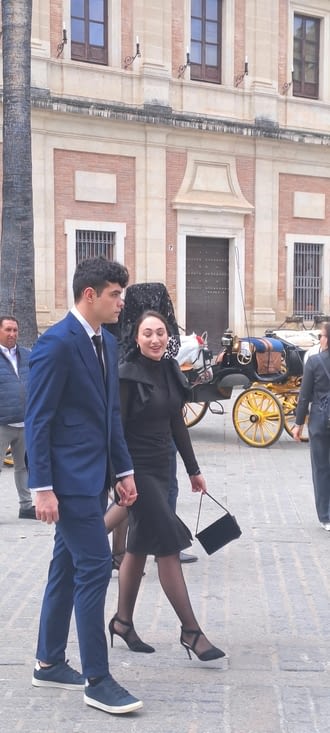 Beaucoup de tenues habillées et très élégants