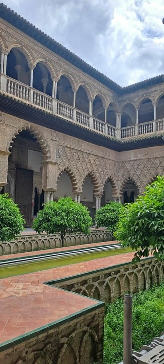Grand patio intérieur