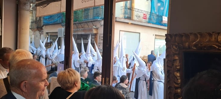 Les pénitents du 1ere procession de la journée