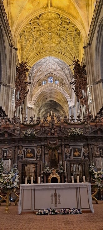 Vue depuis le fond de la Cathédrale