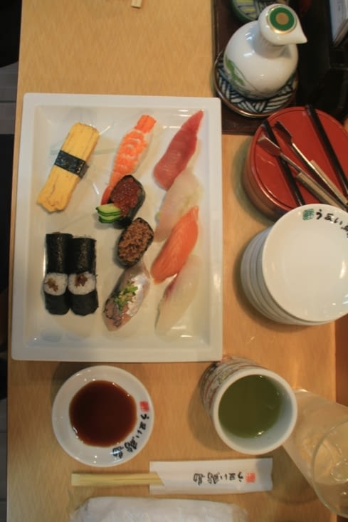 Sushis on the fish market: 36 views of Tokyo