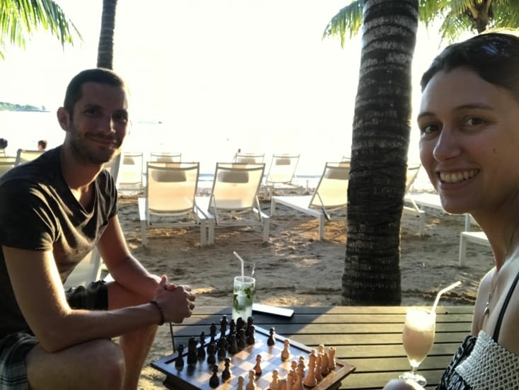 Partie d'échecs sur la playa au coucher de soleil ?