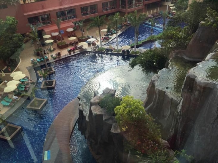 Nous passerons 3 nuits à l' hôtel Jacaranda,  au milieu d’une végétation luxuriante, il dispose d’une cascade allant du cinquième étage jusqu’aux piscines du rez-de-chaussée!!