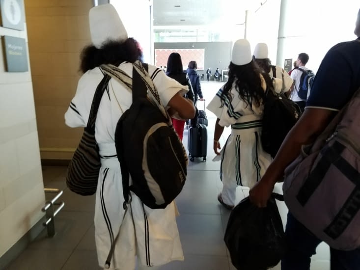 Indiens Kogis à l'aéroport