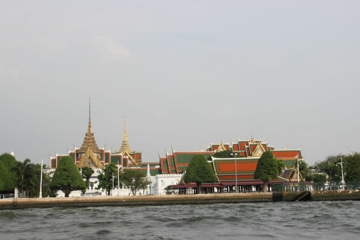 Un Wat depuis le Chao Phraya