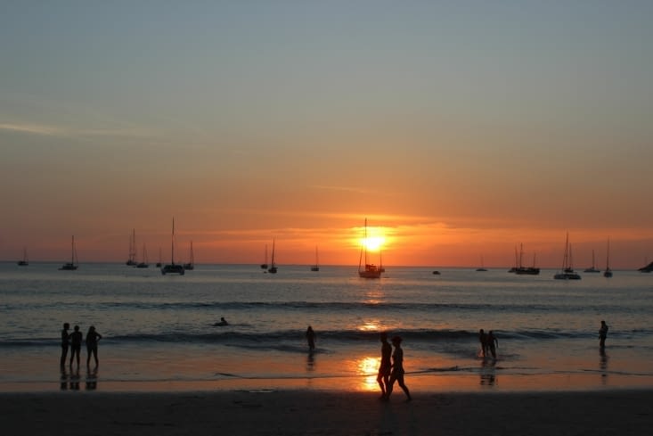 Coucher de soleil a Nai Harn Beach