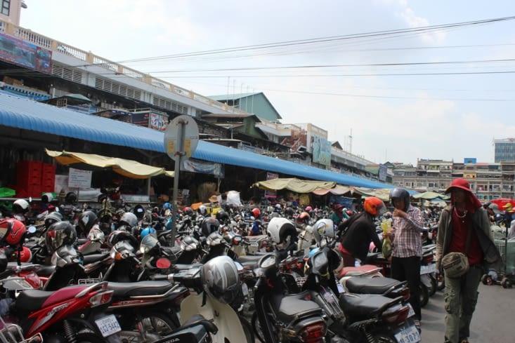 Parking moto du marché