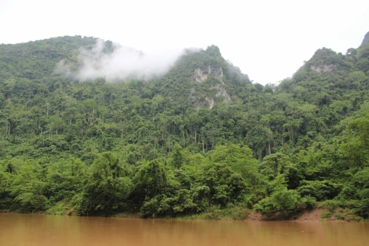 En bateau de Muang Khua à Muang Ngoy