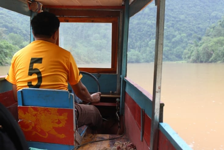 En bateau de Muang Khua à Muang Ngoy