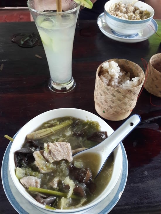 Or Lam - Ragoût au porc, aubergines, champignons et citronnelle.