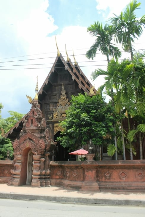 Vieux temple en bois : un des seuls ouverts