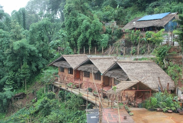 Akha Mud House