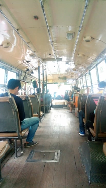 Bus, moyen de transport le plus économique à Bangkok