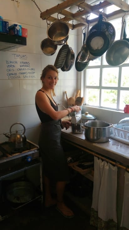 Préparation d'un ca phe trung vietnamien avec les ingrédients locaux