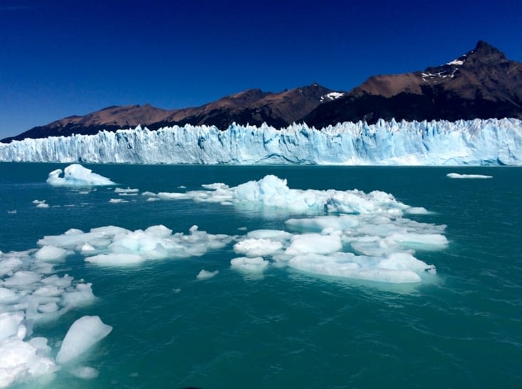 Le Perito Moreno: un glacier aux parois atteignant jusqu'à 70m de hauteur...