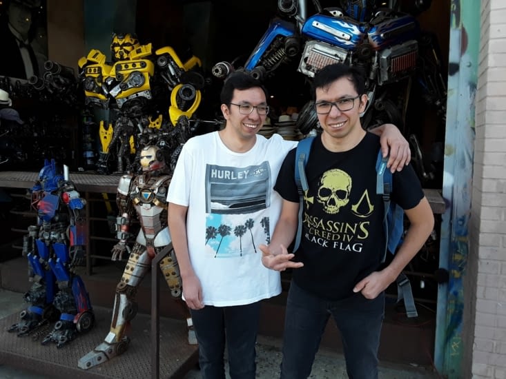 Surprise le manager de la boutique nous entends parler en français