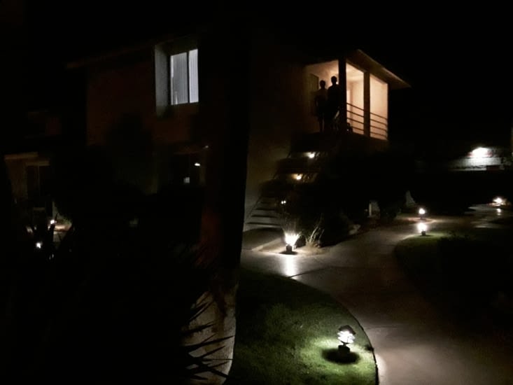 La nuit tombe sur le club house de bullhead city