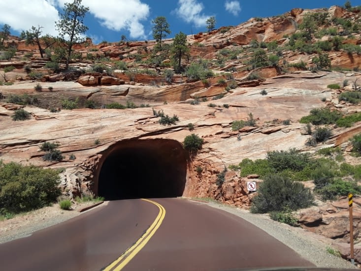 Il y a 2 tunnels pour traverser ces montagnes