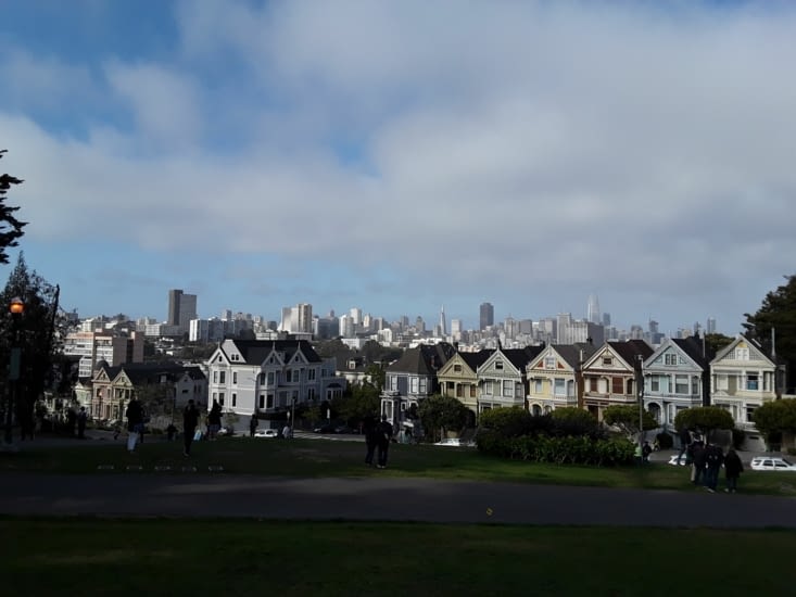 Jolie vue ..... À l arrière plan le nouveau centre et au premier plan maison victorienne