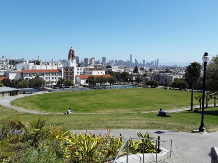 Vue depuis le parc dolores sur le centre ville et ses skyline