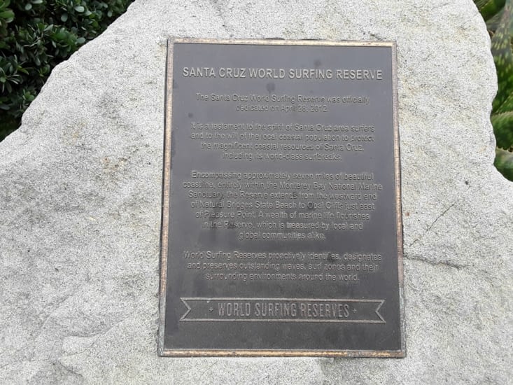 Arrivée à Santa Cruz surnommée la Mecque du surf