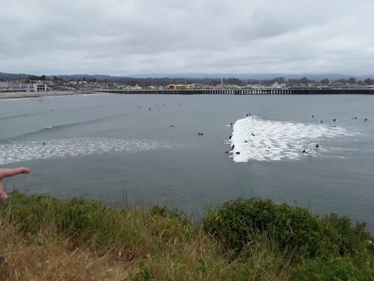 Beau spectacle ces surfeurs ...... J adore