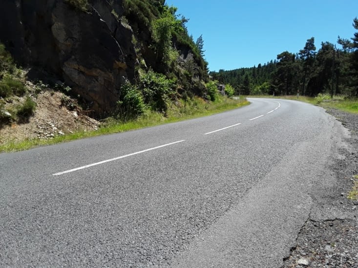 Au détour d un virage nous arrivons au lac de naussac