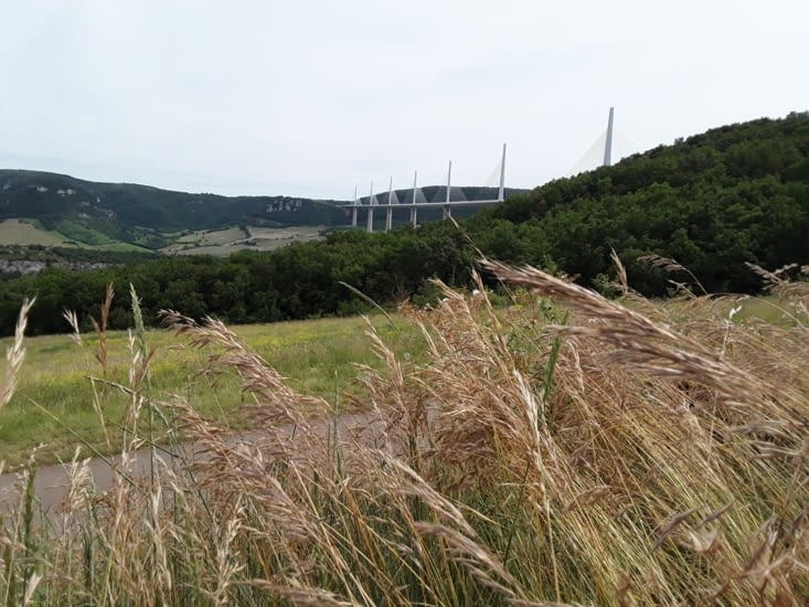 Après quelques kilomètres voici le pont de Millau