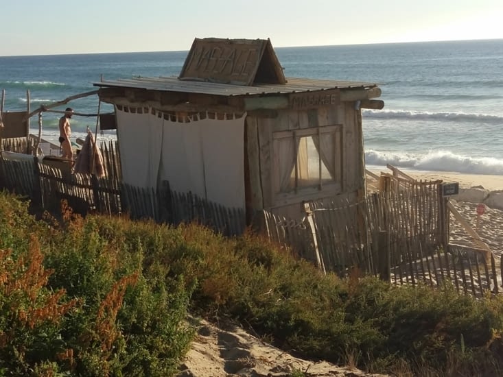 Moment de détente dans la cabine de massage dans les dunes