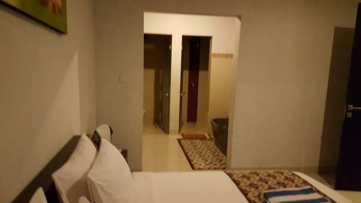 3 chambres pareils avec sdb et wc dont 2 a l'étage